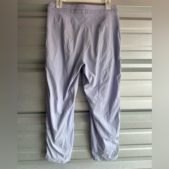 Women’s Lululemon Dance Studio Mid-Rise Crop 25” Pastel Blue Size 10 - Picture 12 of 14